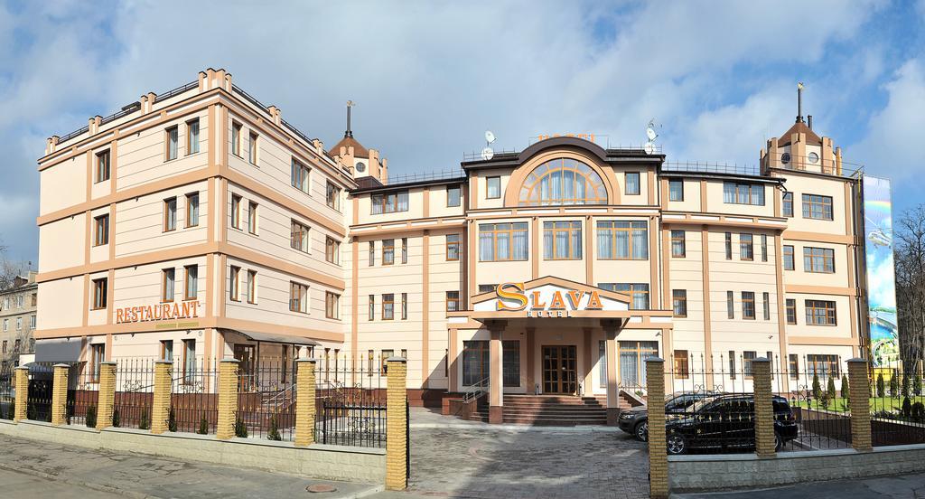 スラヴァ ホテル Zaporizhia エクステリア 写真
