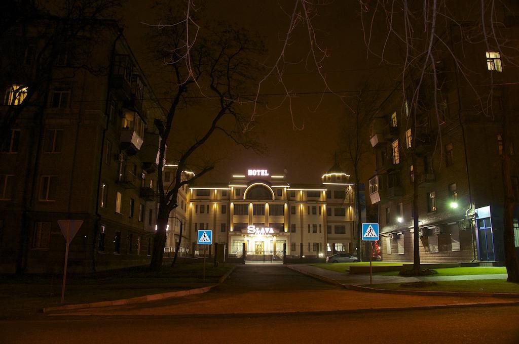 スラヴァ ホテル Zaporizhia エクステリア 写真